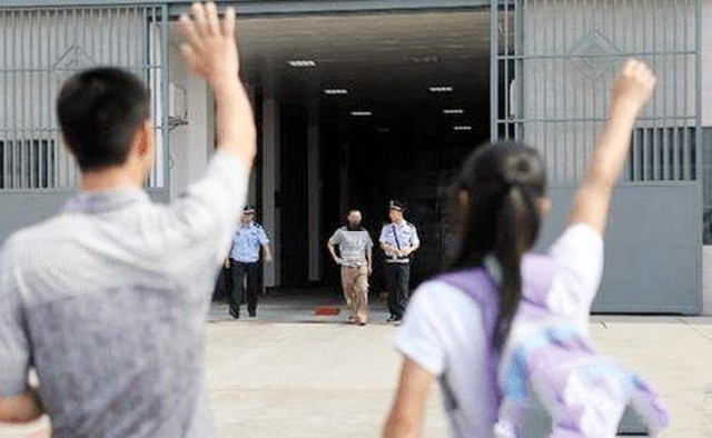 2015年四川小伙参军尿检呈阳性，后了一句话，牵出一桩食品大案