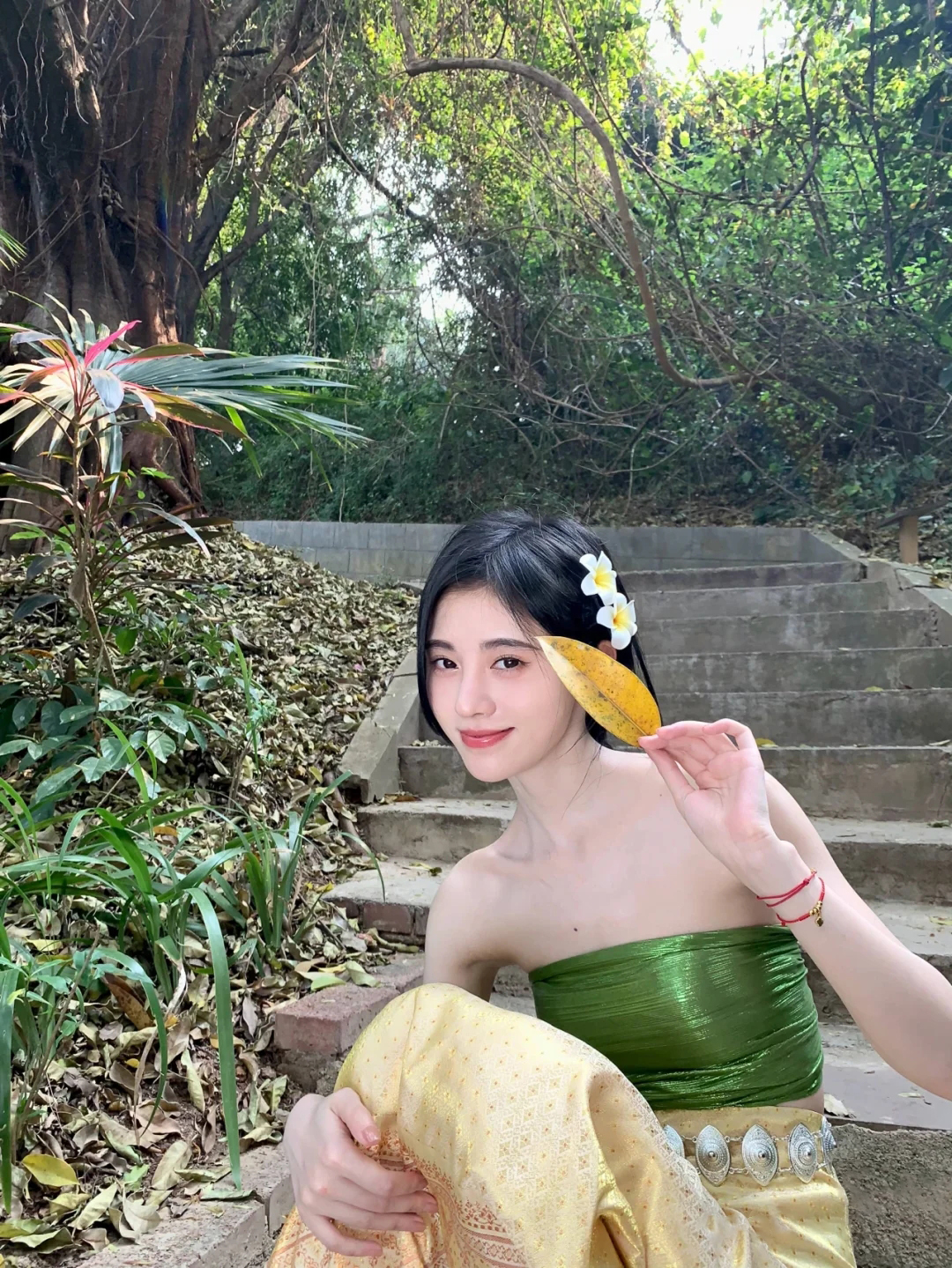 夏季来临“傣服”成爆款，鞠婧祎冯提莫纷纷化身傣族少女