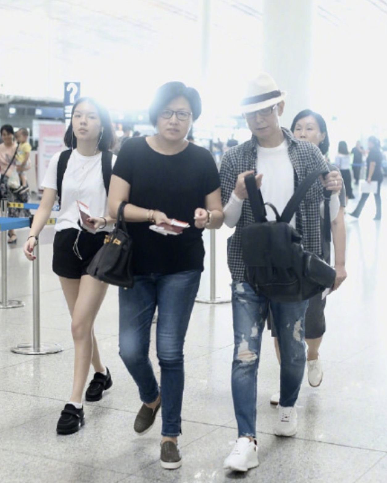 哈文：李咏病逝4年不改嫁，坚持赡养婆婆，我永远都是李家的人