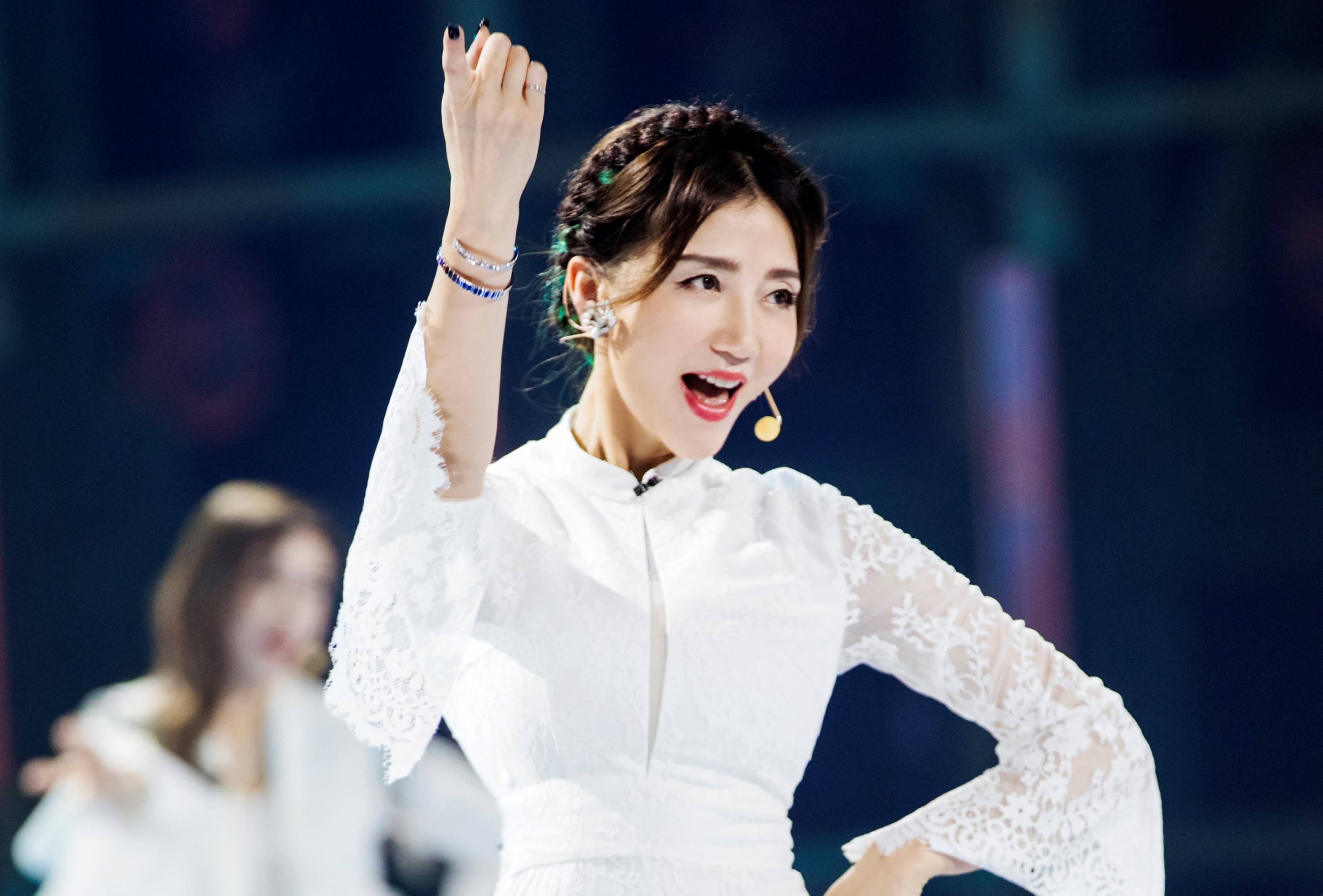 红得快，沉得也快，这7位“风光不再”的歌手，有人太可惜了