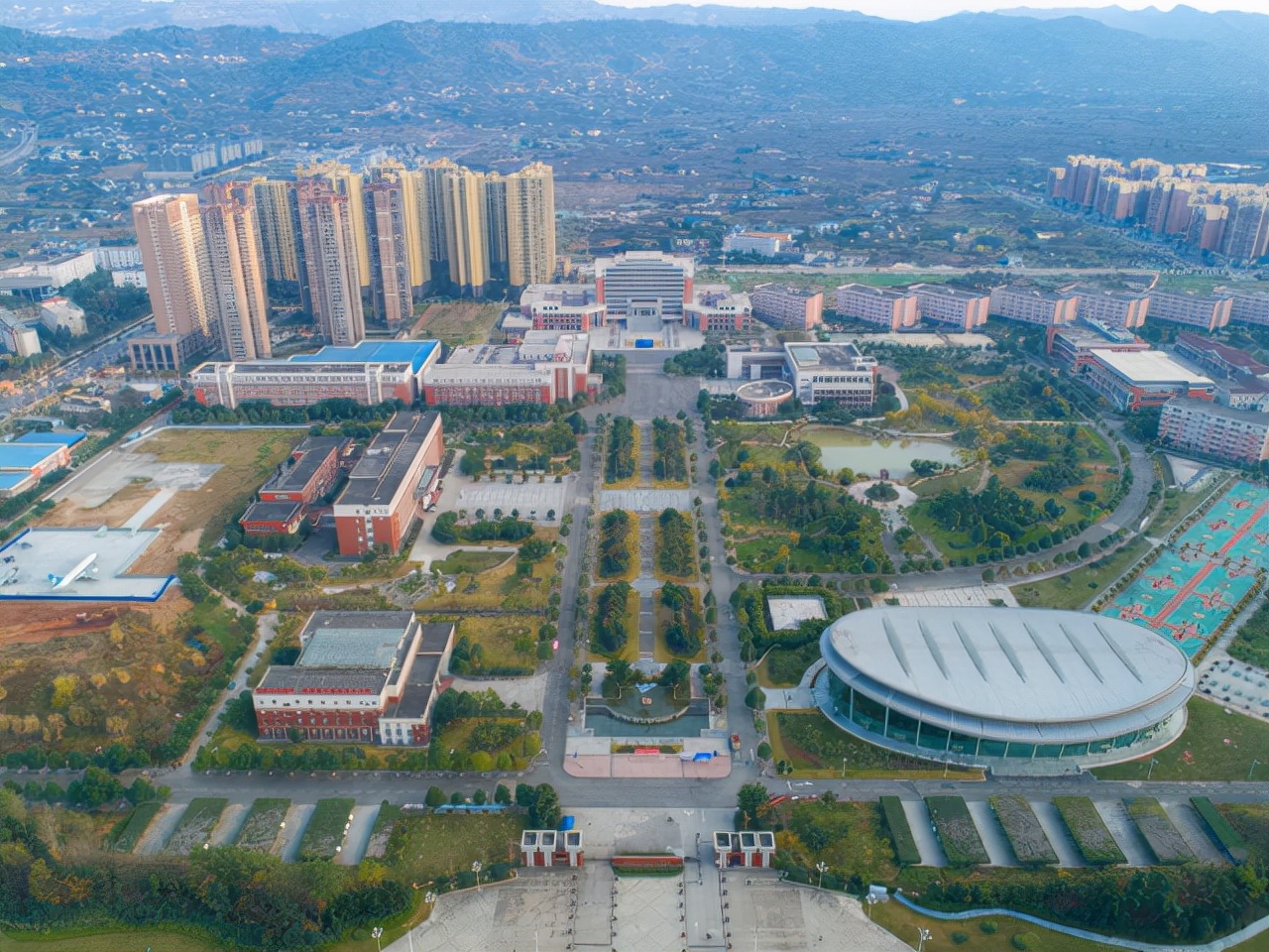 专科院校师资力量分析，深圳职业技术学院成标杆，60分以上占8.6%