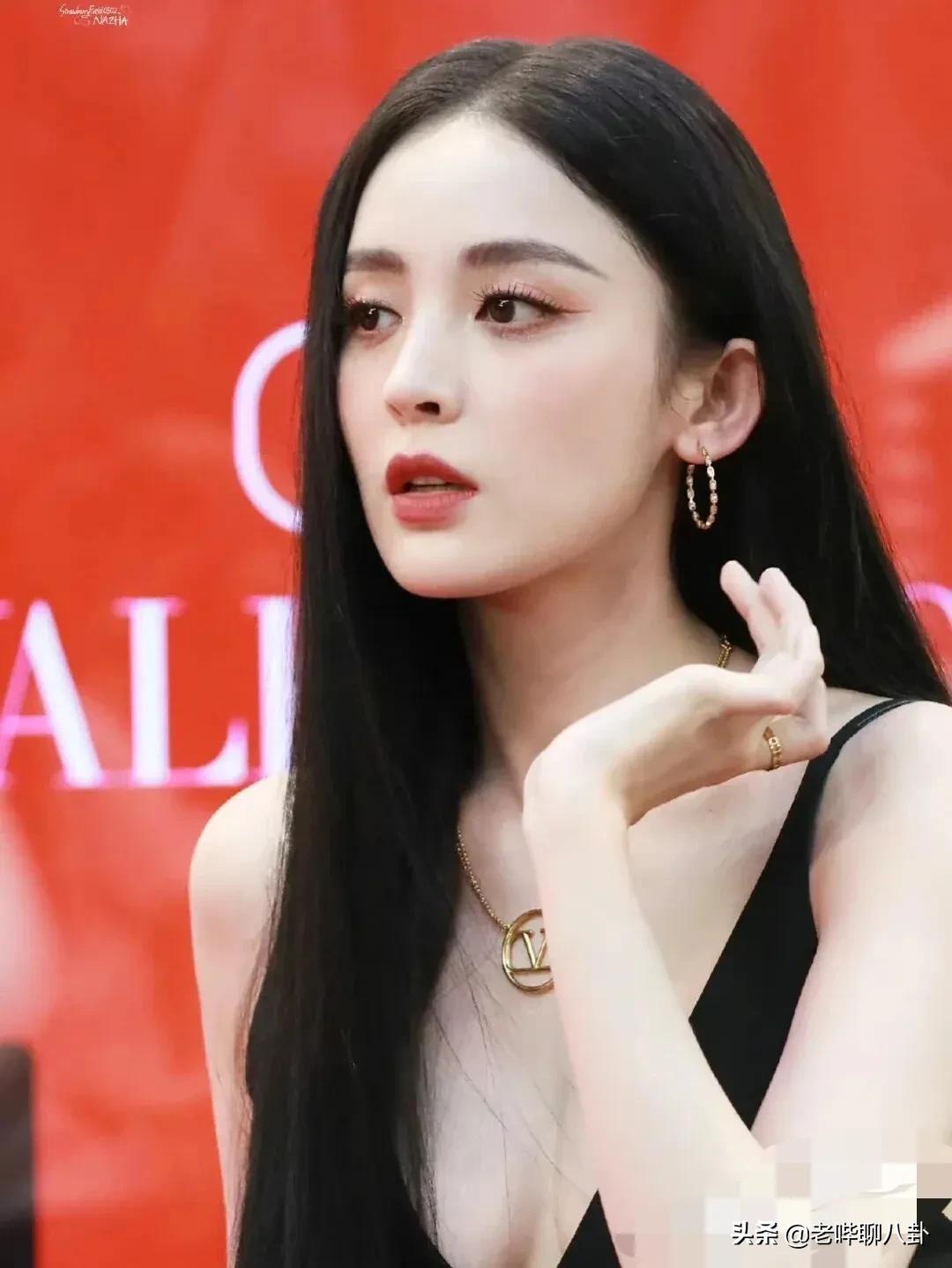明艳美人娜扎活动生图，高挑匀称的身材，皮肤白皙光滑，看不腻啊