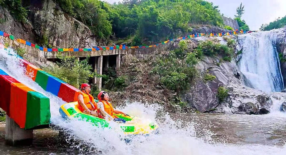 麻城天景山漂流創(chuàng)新思路迎戰(zhàn)漂流季