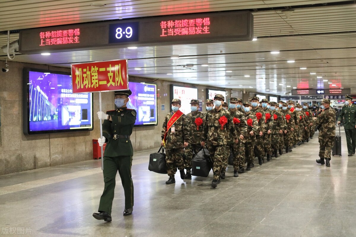 盘点大学生入伍当士官的四种方式，大一到大四，不同时期都有机会