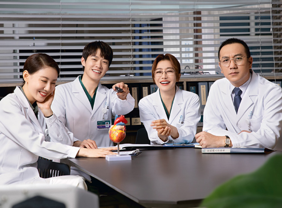 秦岚《关于唐医生的一切》今晚首播，阵容雄厚，4位配角可期待