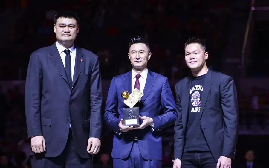 为什么cba打不进nba(深度剖析，为何CBA无法达到NBA的高度，真的是姚明管理能力不行吗)