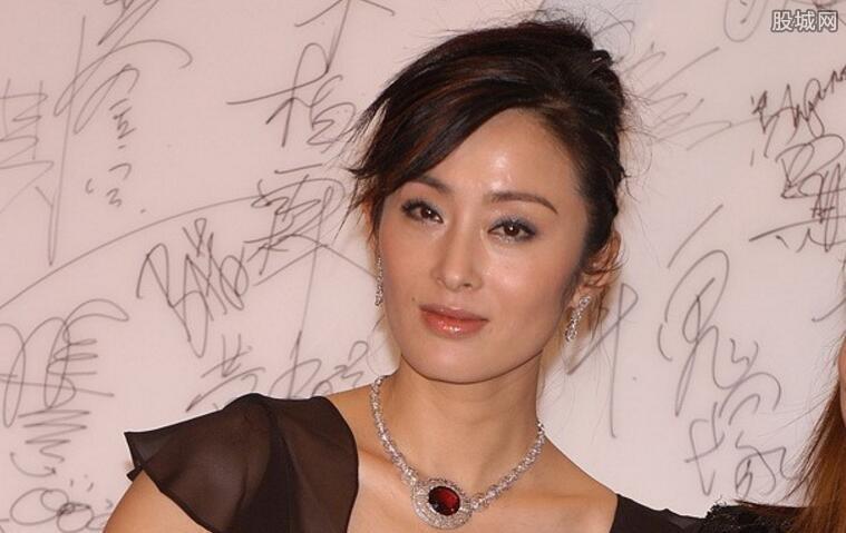 8位嫁到内地的女港星，有的连生三胎幸福美满，有的被婆婆嫌弃