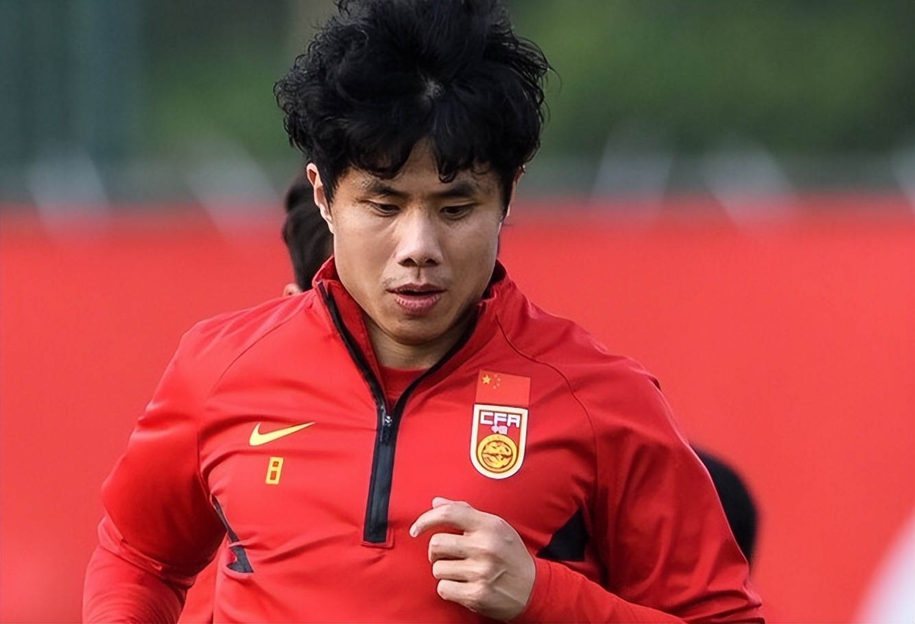 蒿俊闵终于有了最新动态,再次现身球场大显身手,未来或回鲁能