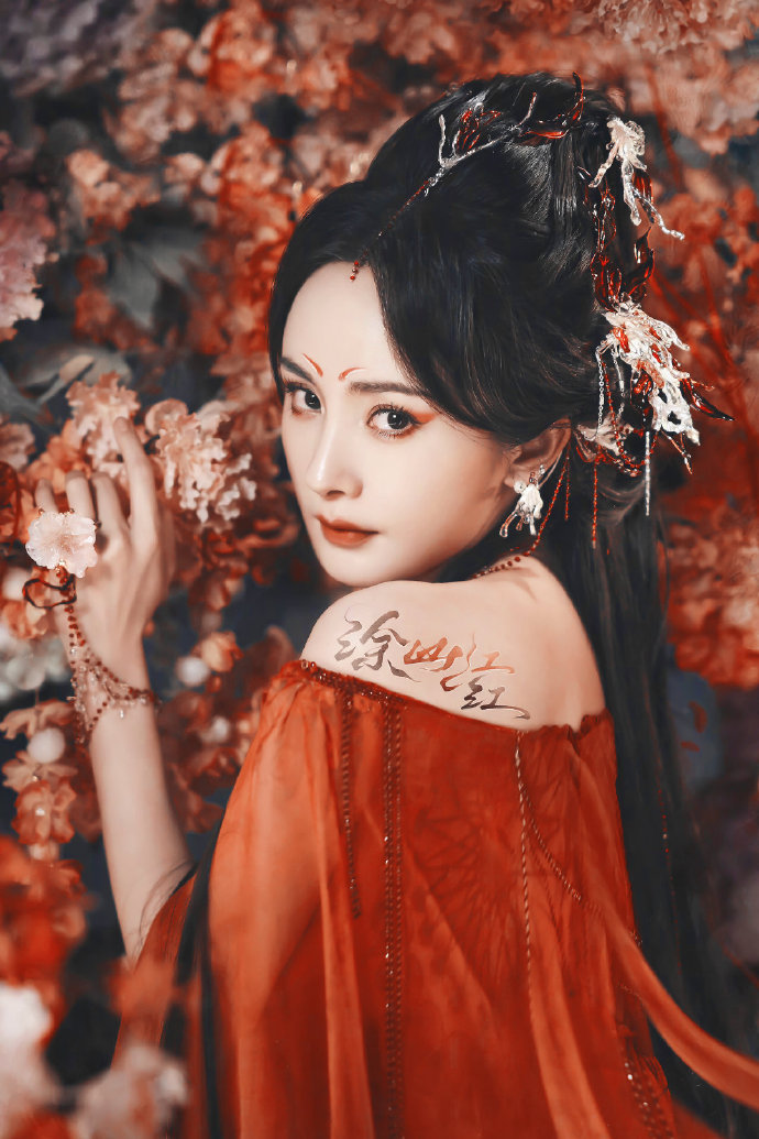 杨幂《狐妖小红娘》海报曝光！“狐妖”造型媚眼如丝超惊艳