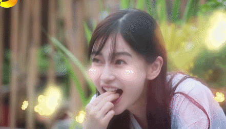 吃空气、假开车、骑假马、戴假肩胛骨，内娱明星拍戏有啥是真的？