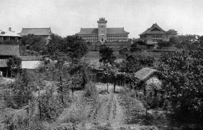 这所“传奇”大学，排名曾远超清北，可惜却不走“寻常路”