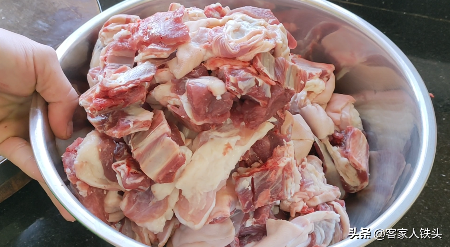 广式羊肉煲正宗做法，掌握好关键一步，皮爽肉香味美，越吃越过瘾