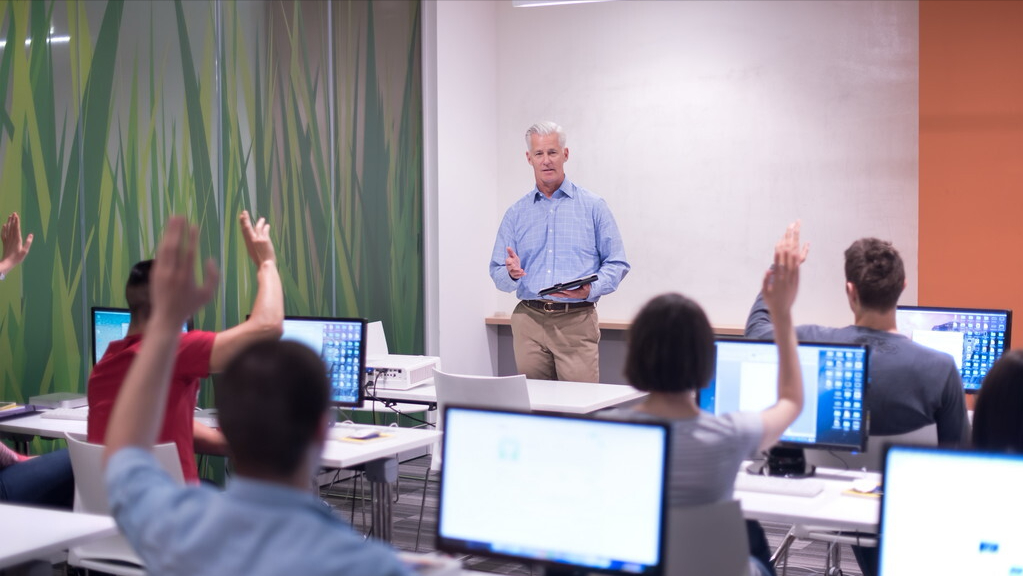 如果你是一名教师，你认为育人重要还是教学重要？