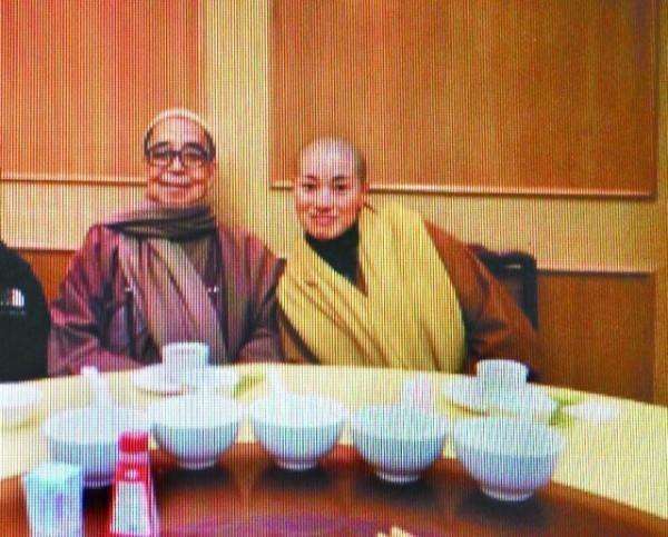 尼姑住别墅开豪车，被捕时房内搜出丝袜、假发，曾与两个和尚结婚