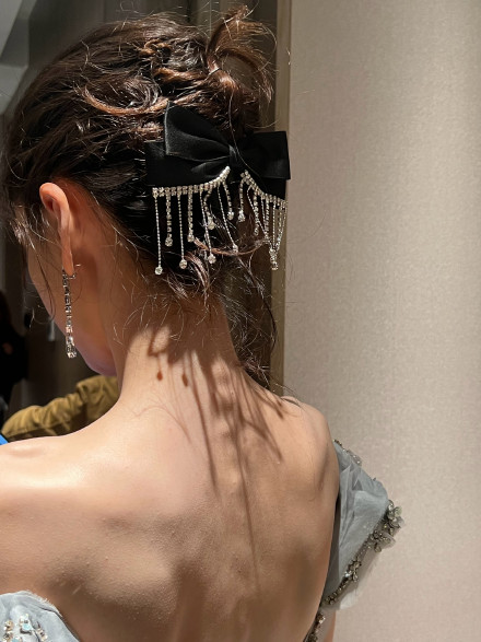 baby私下超清生图曝光,背部太瘦画面诡异,工作室被骂到删图