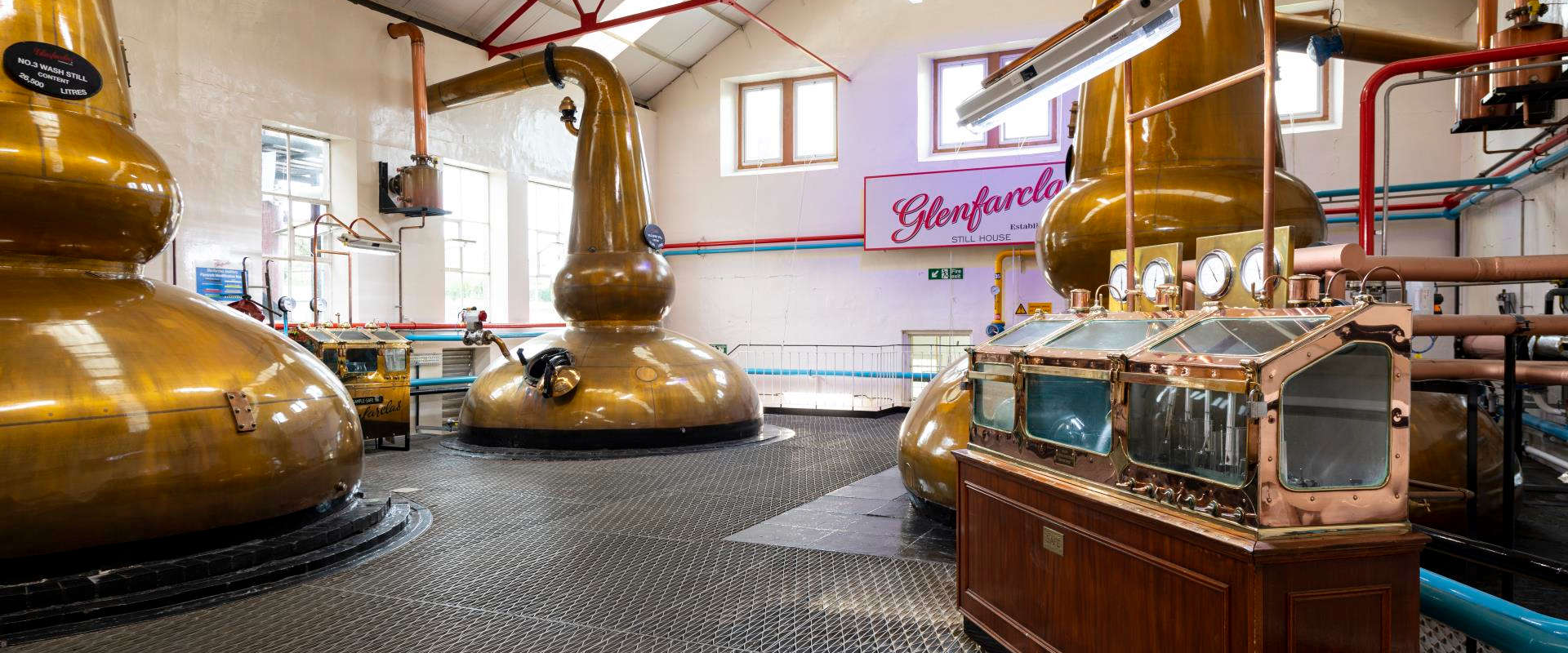 格兰花格：两人打破橱窗偷走价值80多万威士忌