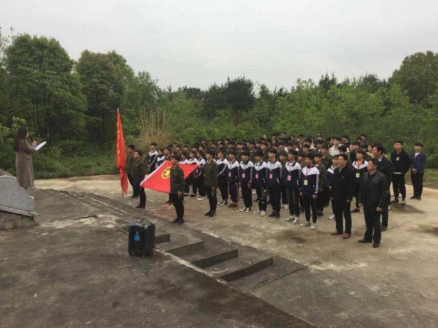 以“一课两活动”探索中职学校团建引领新途径