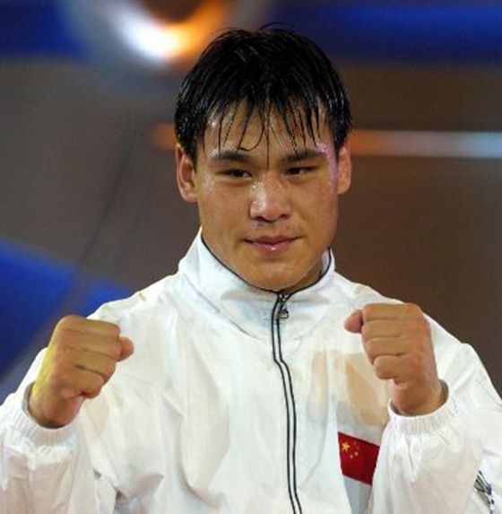 中国功夫vs泰拳(中国散打王柳海龙,碾压泰国不败拳王,迫使比赛更改