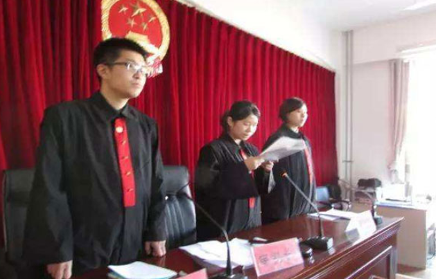 毕业10年发现，选择律师事务所和公务员的法学生，差距不是一点点