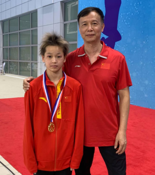 全红婵凌晨2点睡不着！在线玩手机，网友心疼：倒时差太辛苦了