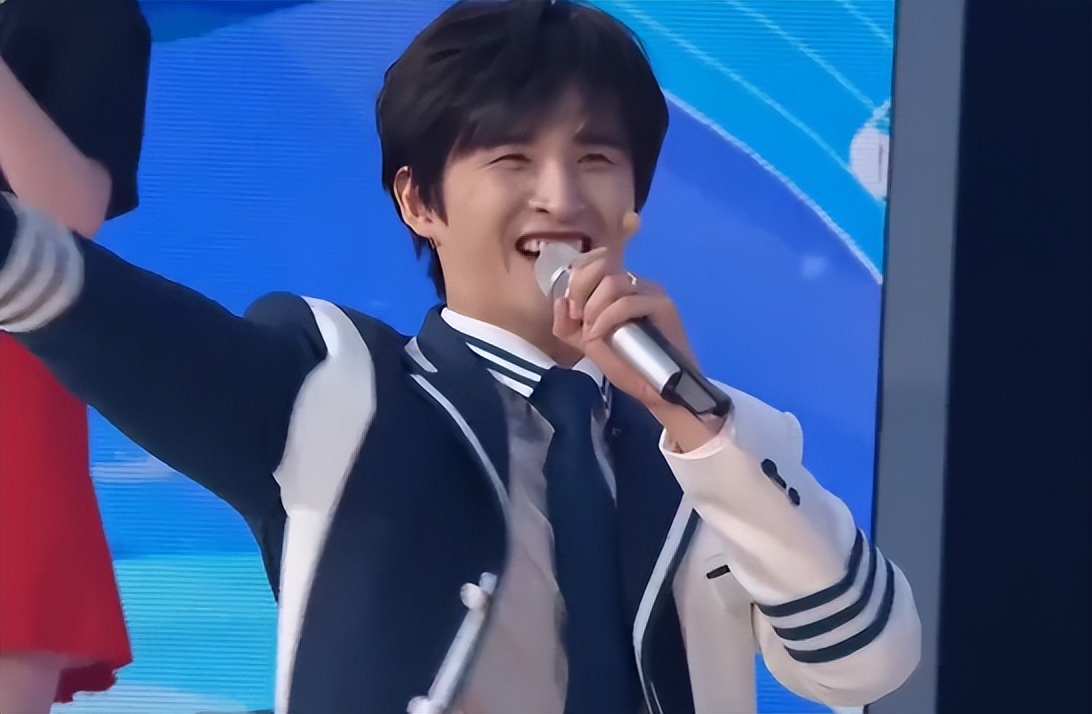 上线即热度3亿，0713的“放肆”，让《快乐再出发》满屏5星