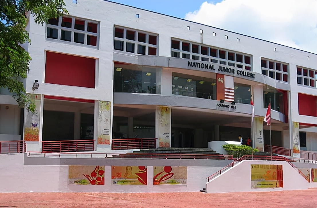 新加坡南洋初级学院设立"中正人奖学金",鼓励学生投身社区服务