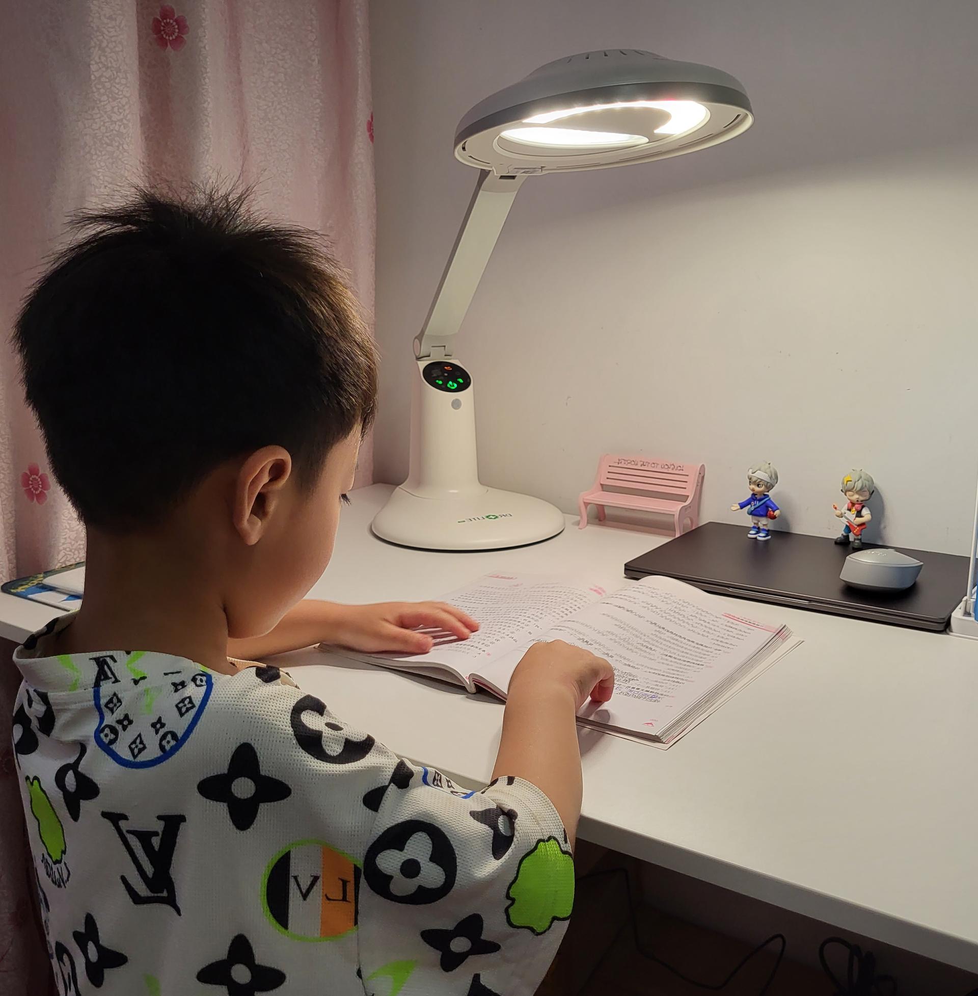 今天，我花了5000块，给儿子打造了一个专业级护眼环境