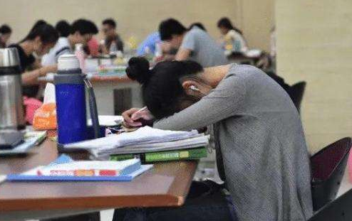 著名毒鸡汤：凌晨四点的哈佛、清华深夜的图书馆，你还在信吗？