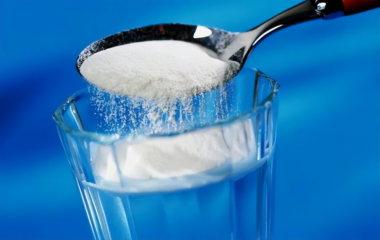 为何一斤盐溶于一斤水，难以得到两斤总重？爱因斯坦：质量即能量