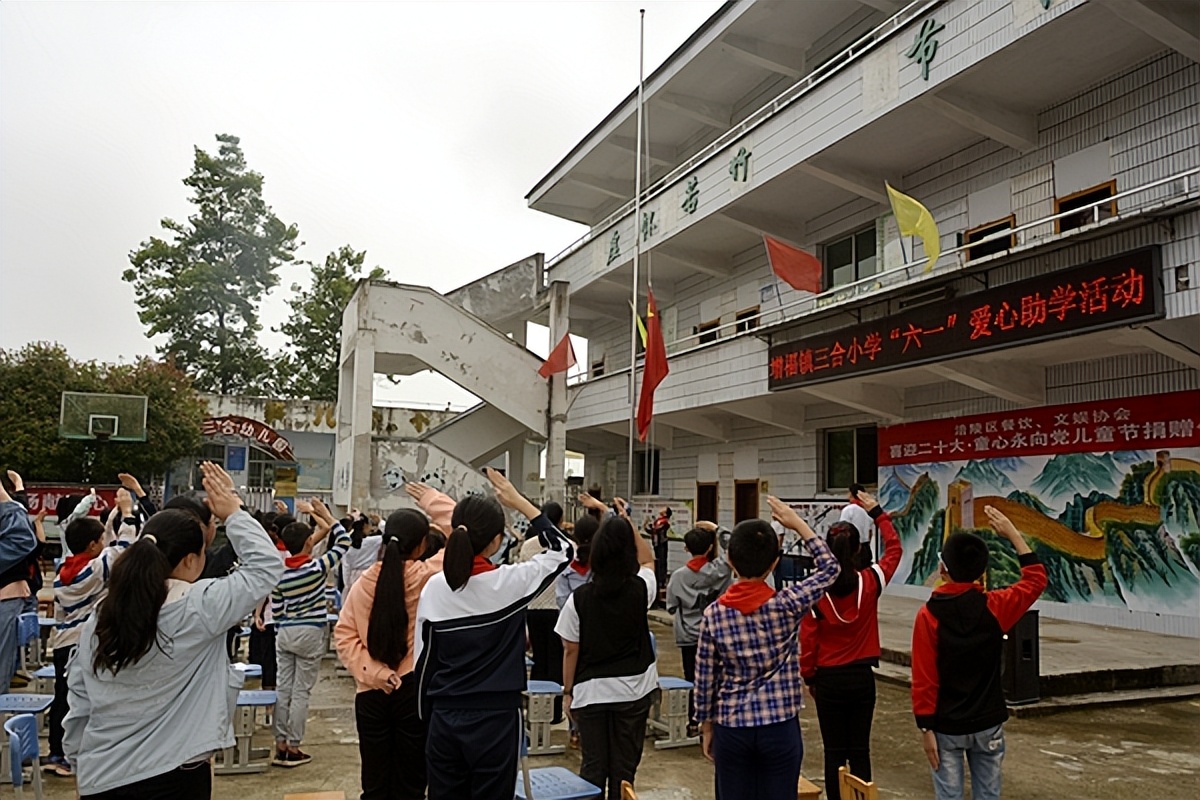 涪陵区餐饮（商）协会、文娱协会联合开展六一献爱心活动