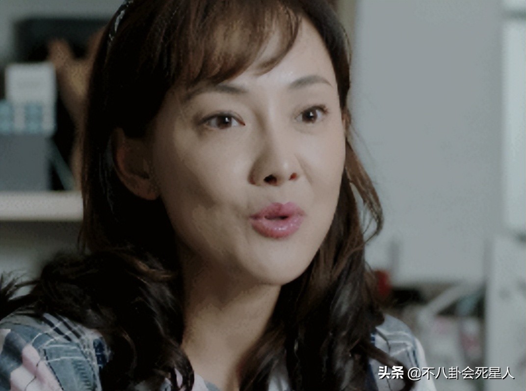 娱乐圈“假下巴”大赏，又尖又翘，一笑下巴原地起飞太吓人