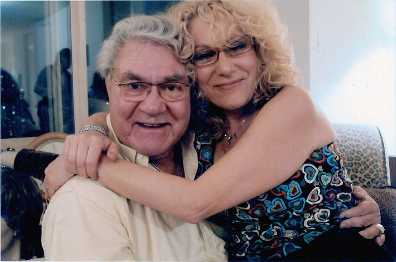 10岁被逼阅遍成人片，参加迷乱派对！美国千金童年惊掉网友下巴