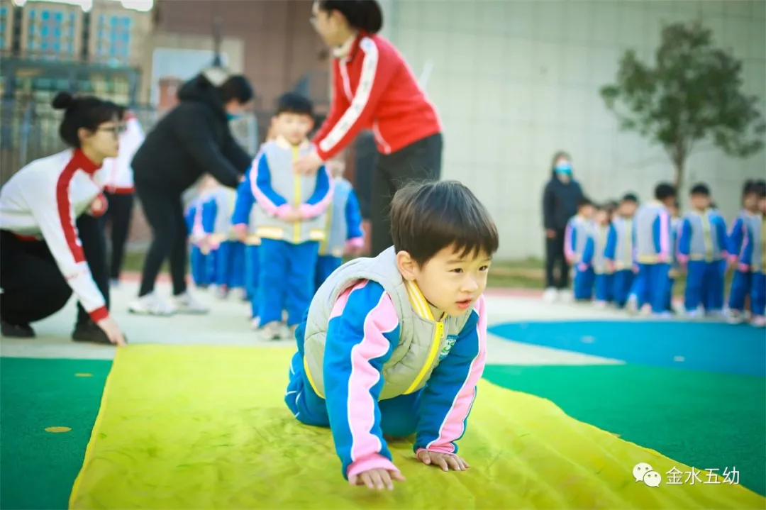 小学生足球队入场词(享运动•健体魄•悦童心—金水五幼教育集团“趣味运动周”纪实)