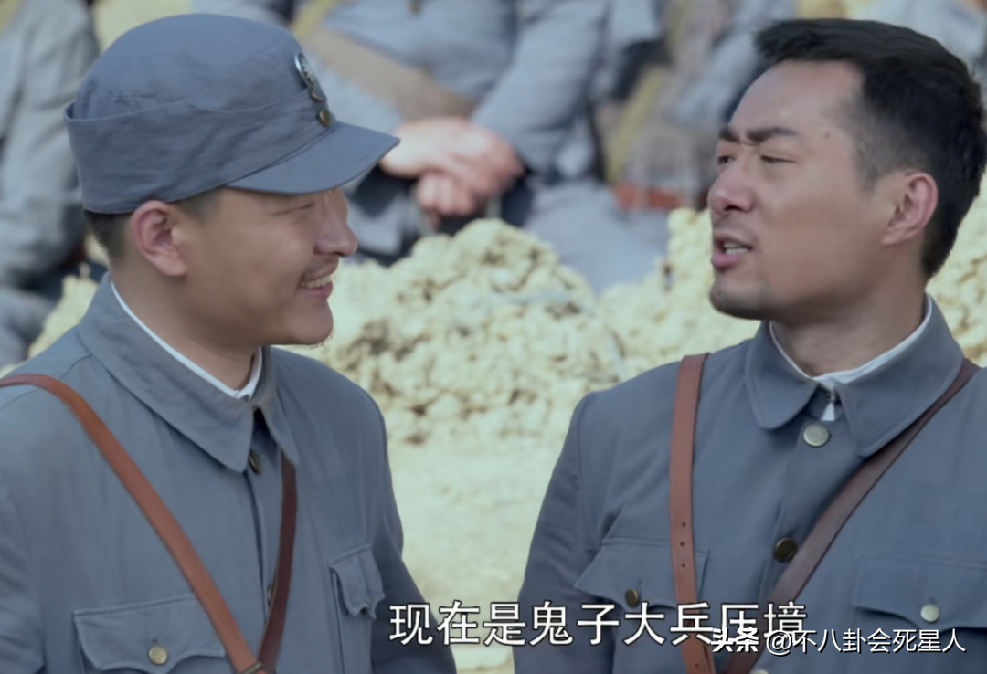 抗日剧变矫情？涂发胶抹口红，白面烧饼还嫌弃，对得起以前战士吗