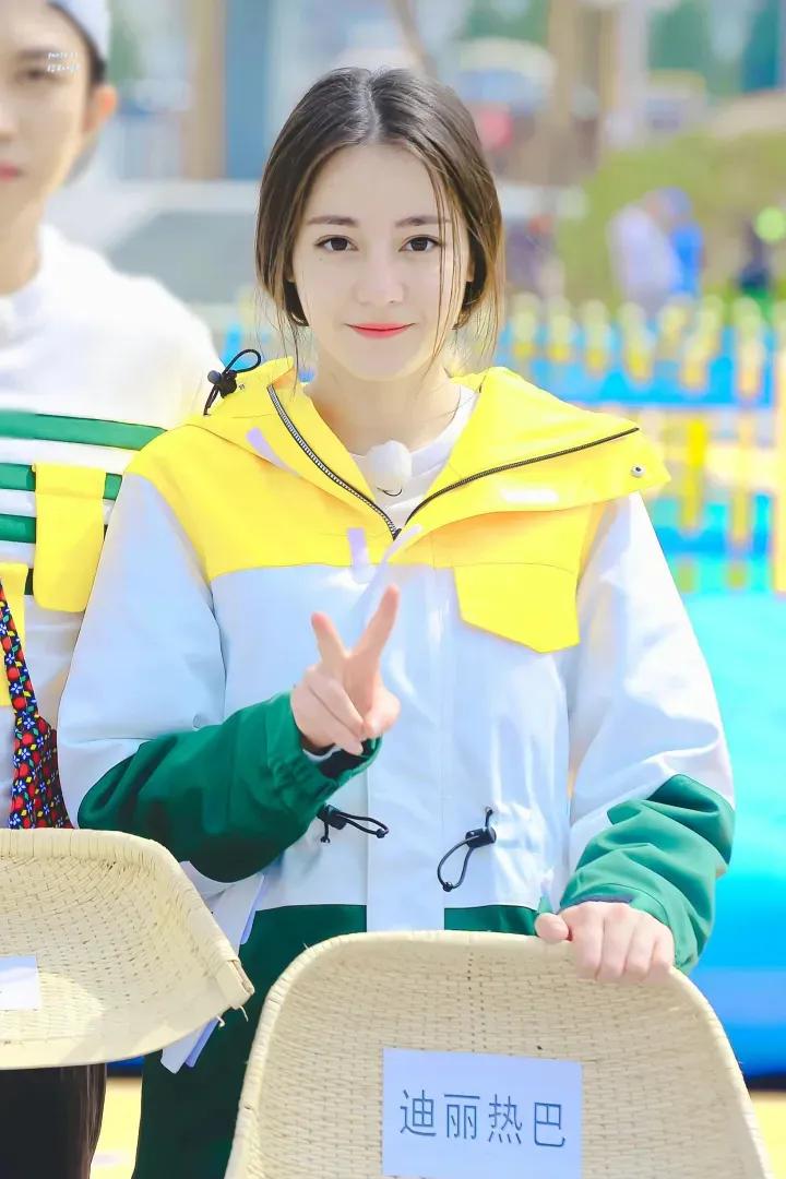 迪丽热巴的颜值是否过誉？