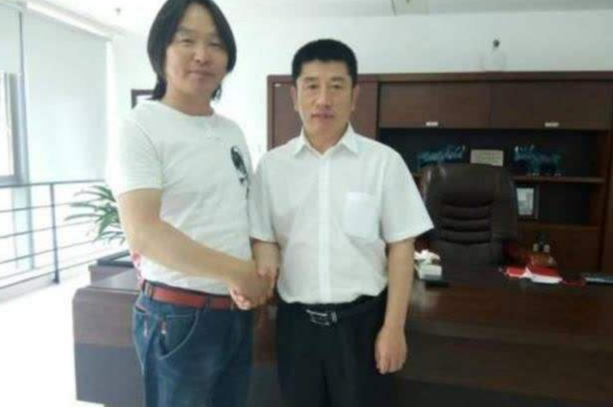 “万里大造林”的陈相贵：曾182万买手机号，为何08年沦为阶下囚