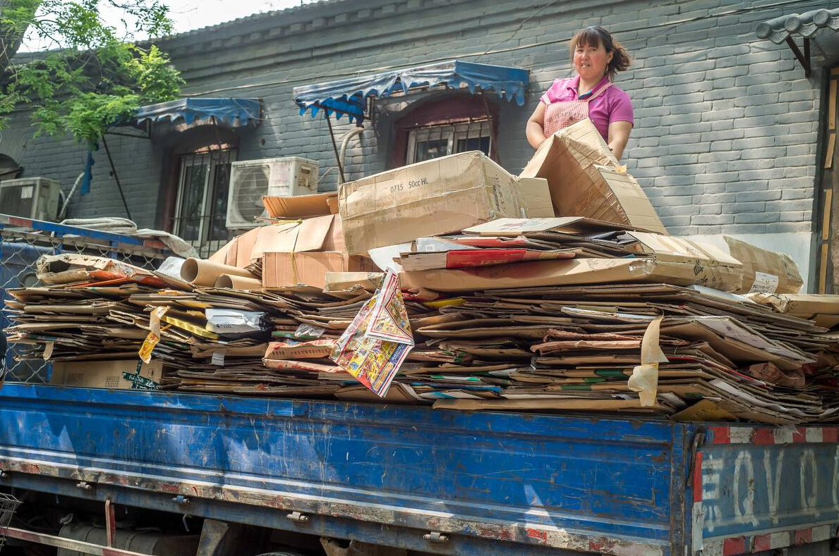 37年前，广东28岁女会计辞职到香港“收废品”，如今身价475亿