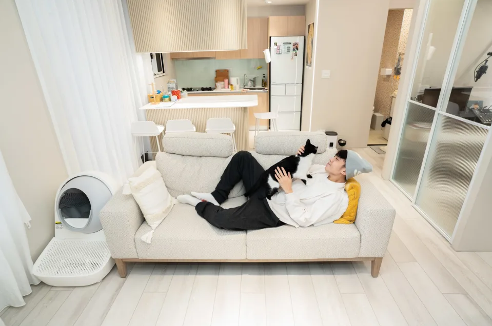 34岁著名主持人出道11年，却蜗居59㎡老破小，网友：这么寒酸？
