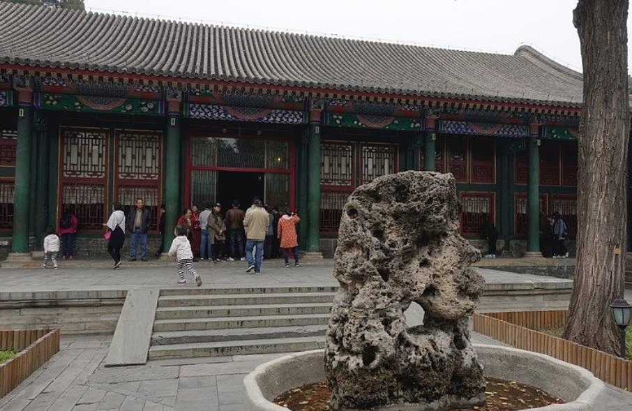 恭王府有一块停云石，因为一场变故，它已经无法复现当年的奇景了