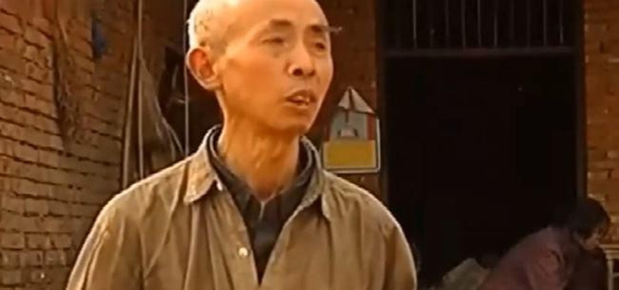 27年前，四川女大学生被拐，与55岁老汉住猪圈17年，获救时已疯癫