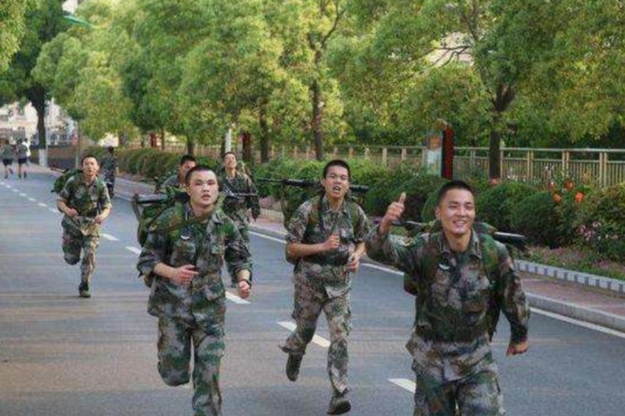 军校录取分数降低，却仍出现“招不满”的情况，考生说出其中原因