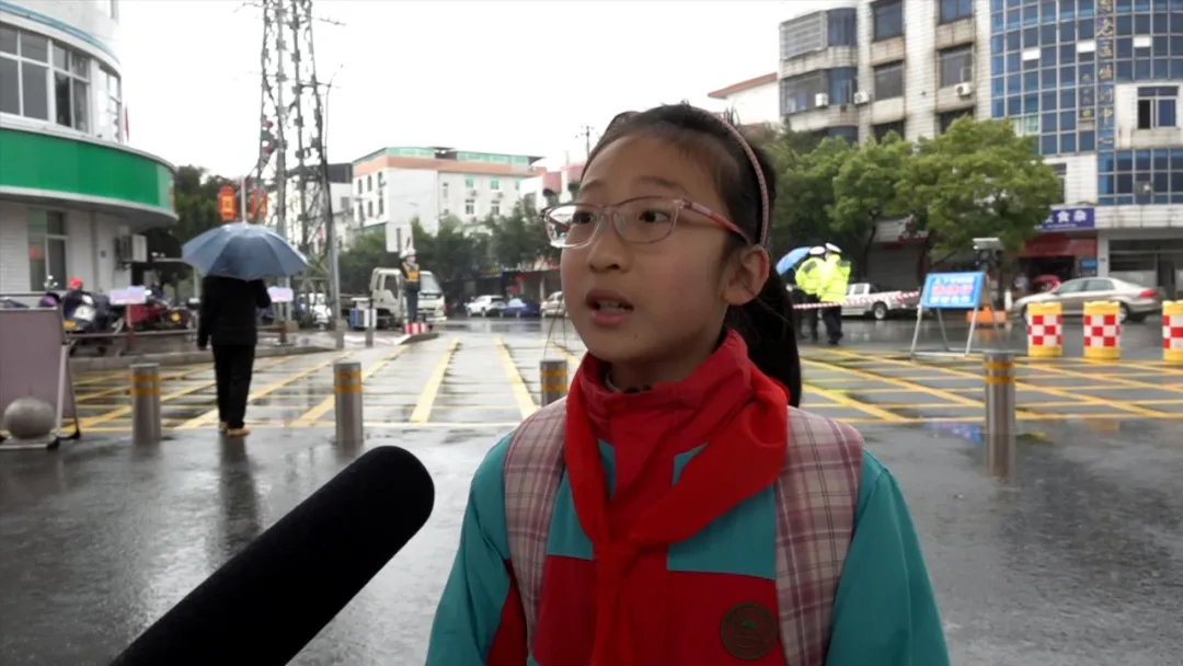 春季開學第一天 連城交警全力護學保平安