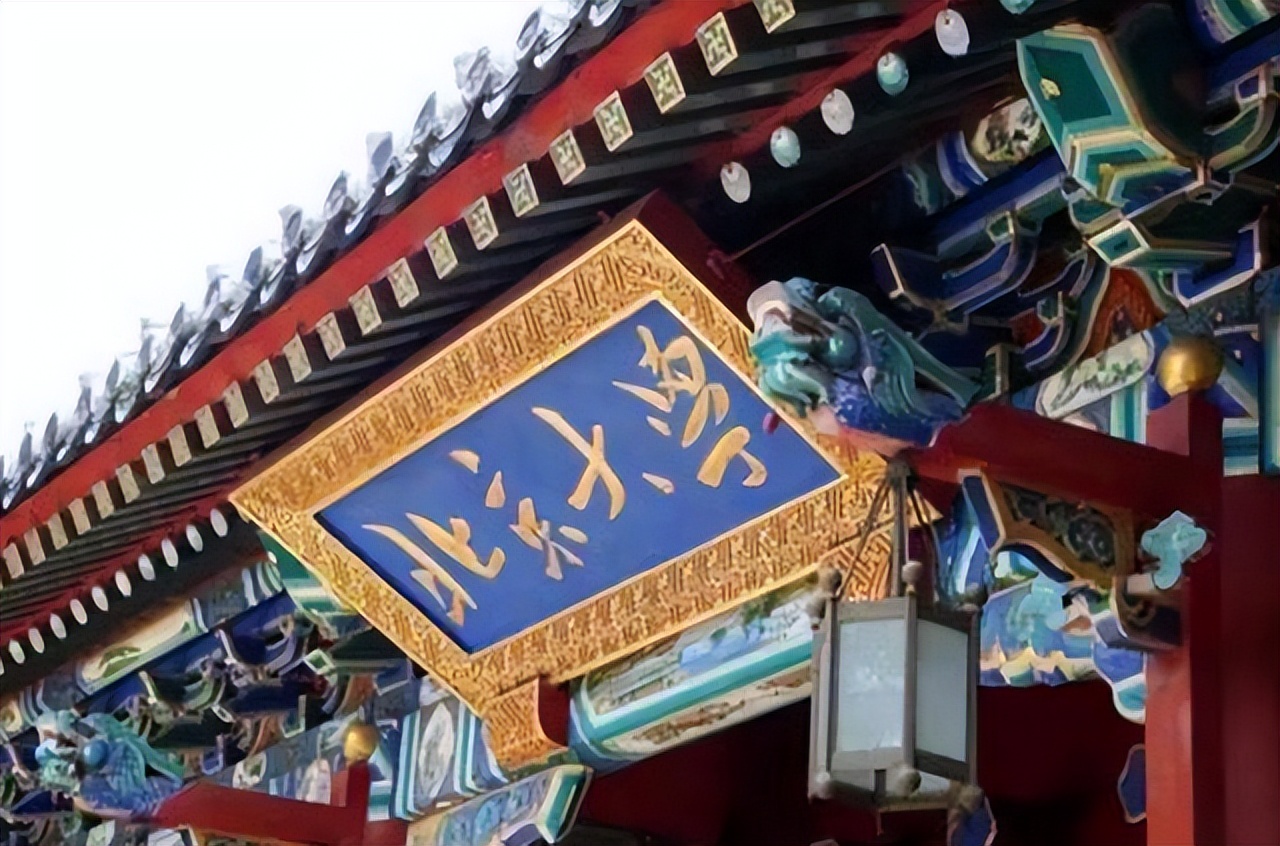 有一种文采飞扬的经典，叫校歌