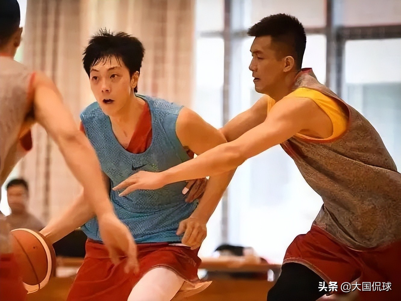 中国男篮队员有哪些在nba(中国男篮首发五虎最新出炉，杜锋剑走偏锋，死亡五小争胜澳篮)