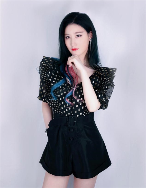 《时尚北京》杂志专访郭恩嘉，讲述她的娱乐圈“N+法则”