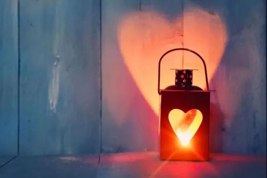 三年堕胎4次，女子跳楼揭开“爱情”真相，光鲜背后一片狼藉