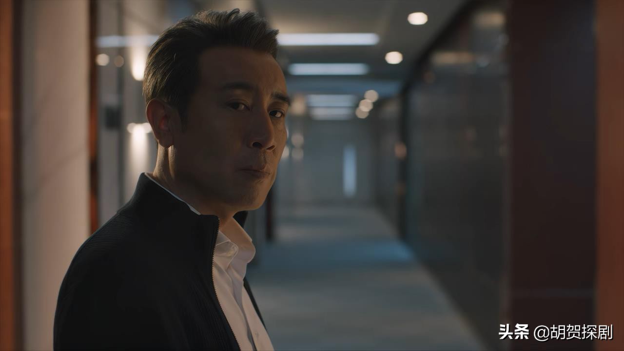 二刷《理想之城》：才懂30岁吴红玫爱上60岁赵显坤，是最狠的算计
