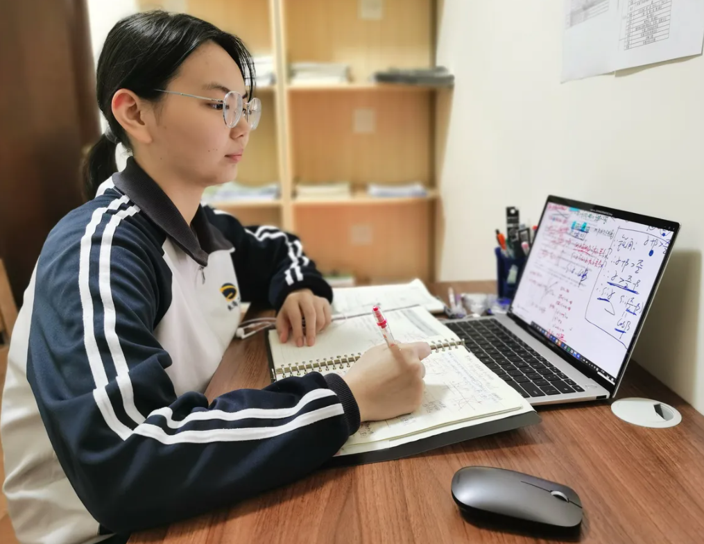 2022年为“高考小年”，录取分数线将下降？资深教师给出答案