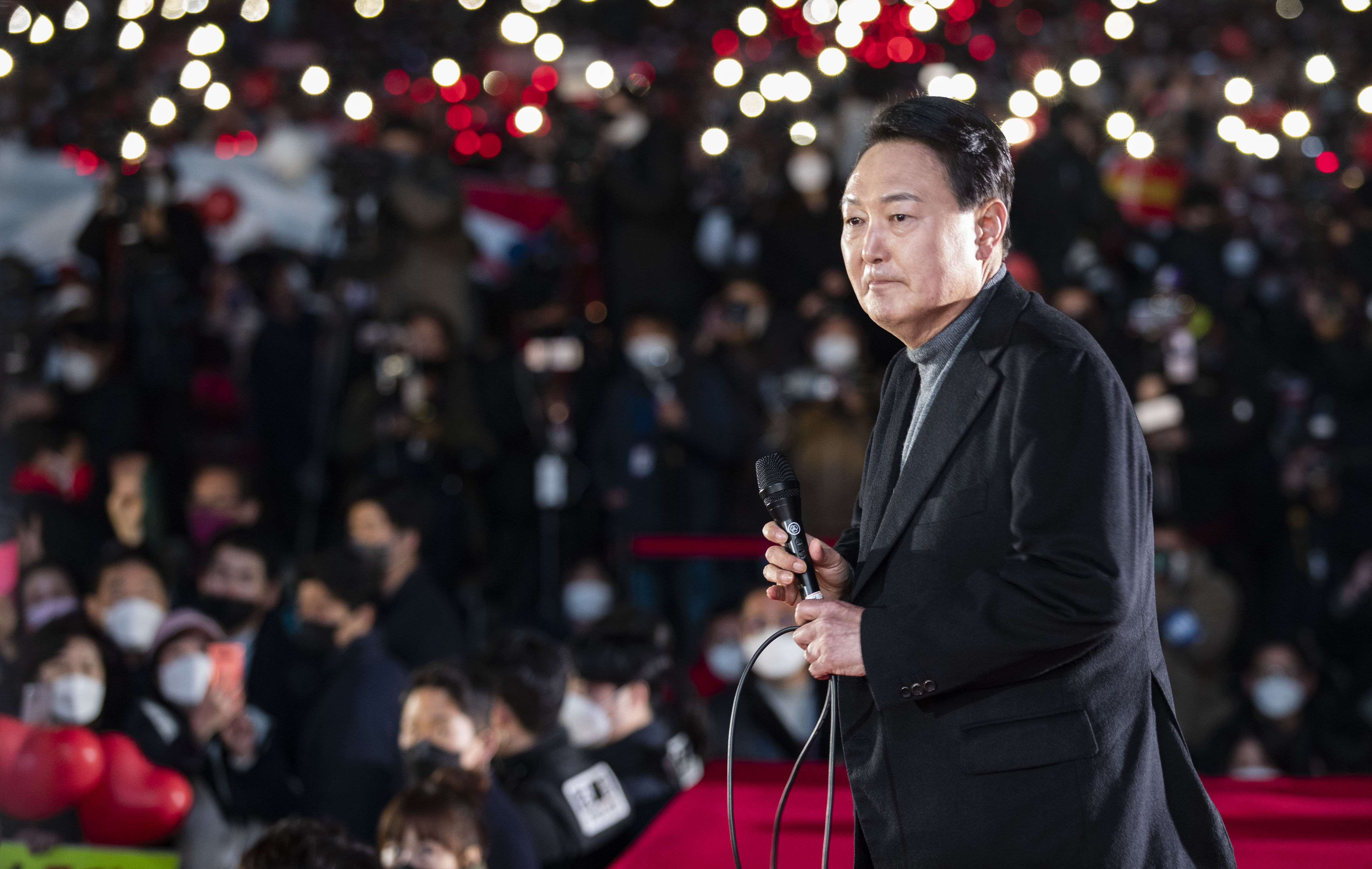 送朴槿惠进监狱、与文在寅反目成仇，那个手心写“王”字的男人成了韩国总统