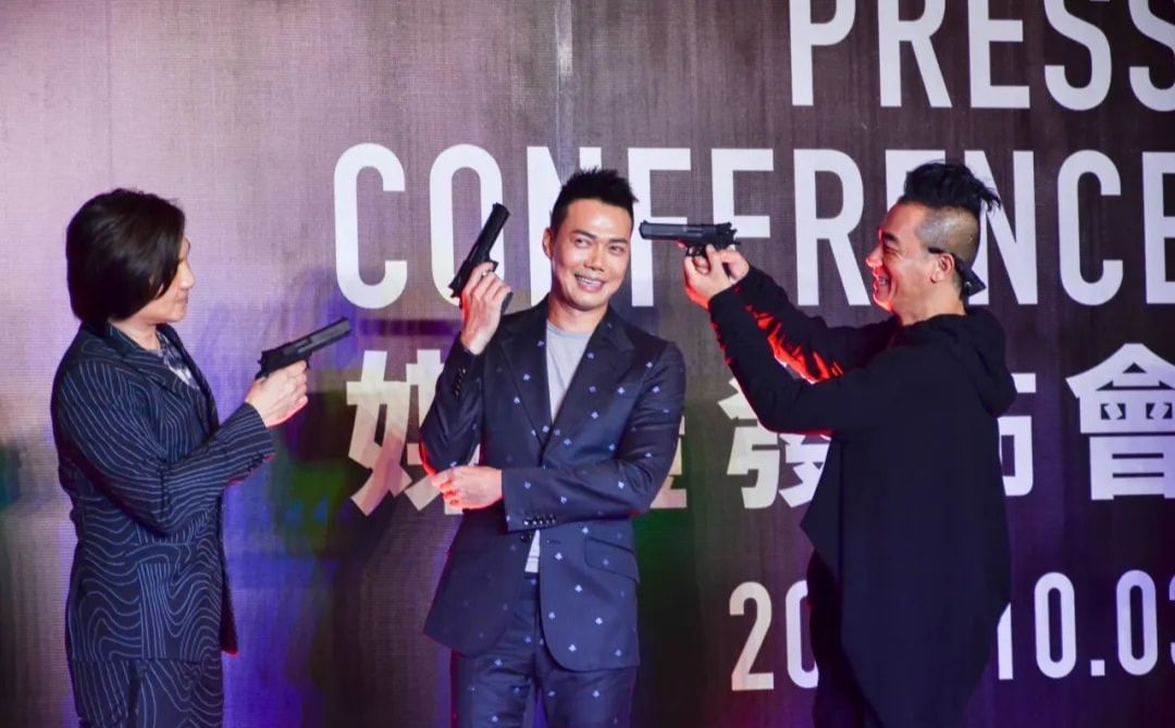 《古惑仔》3人组再聚，早已忘却当年恩怨，陈小春开口叫“大哥”